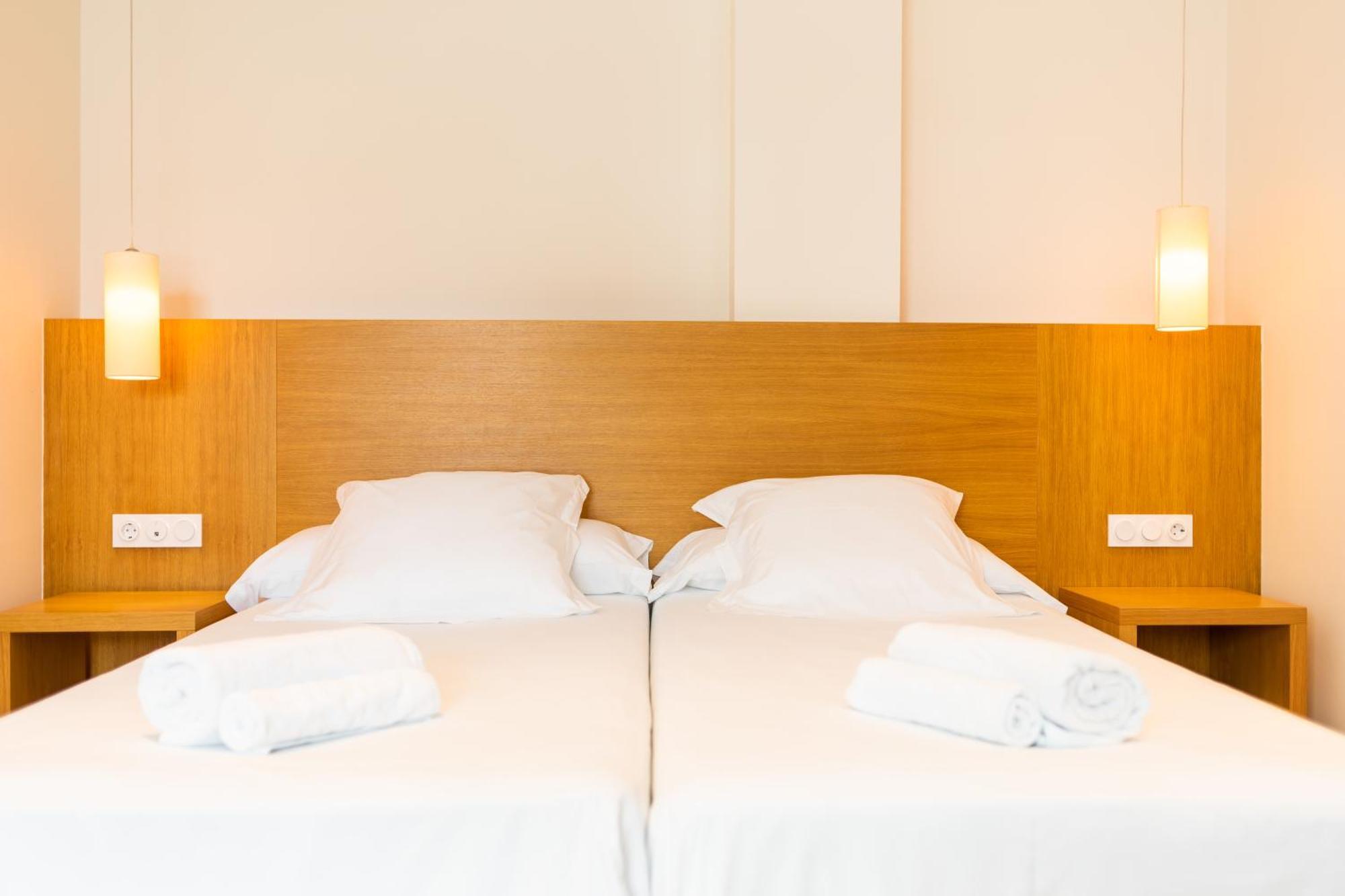 Standard Double Room (2 Adults),1431789835:JPEG